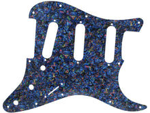 Lade das Bild in den Galerie-Viewer, SCRATCH-IT custom print USA sized Stratocaster pickguards
